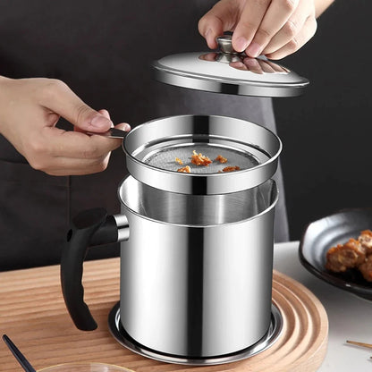 🫒💧🔪 LIMITED-TIME 50% OFF! 304 Stainless Steel Kitchen Oil Jar – Leak-Proof Spout, Precision Pouring, Easy-Grip Handle – Keeps Your Counter Clean and Oil Fresh 🥘✨
