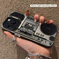 ⏳ Tijdelijke aanbieding⏳ Zwart retro boombox telefoonhoesje van flexibel TPU met 3D details en verhoogde randen Kies jouw telefoonmodel