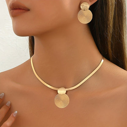 Moderne geometrische sieradenset met ketting en oorbellen
