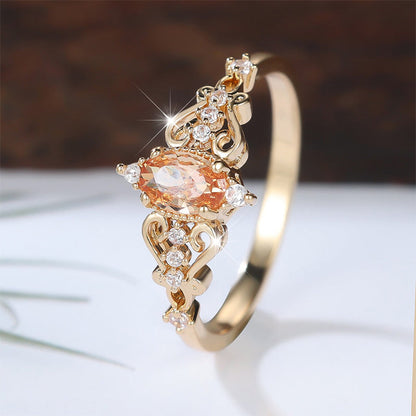 Vintage ring met hol patroon en ovale strass