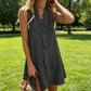 Dames minijurk met ruches en knoopsluiting