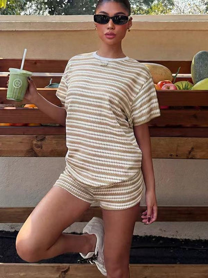 🌸 NU 50% KORTING! 🌸 Amerikaans Vintage 2-Delig Set – Gestreept T-Shirt + Hoge Taille Shorts