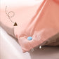 😴🛏️ Stop met woelen door een verschoven dekbed! Dé zachte bedclips met pluizige bal – geen scherpe pinnen, past op elk dekbed en blijft de hele nacht strak. 50% KORTING!