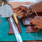 Leer, canvas en dikke stoffen naaien zonder naald die buigt of knapt – Naaipriemset met Koperen Handgreep | Verwisselbare Stalen Naalden | Gewaxt Garen | 3 of 4 Naalden 🧵🔧